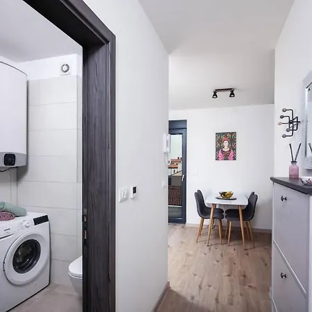Modern With Balcony & Private Parking 5 Min From Amphitheater *