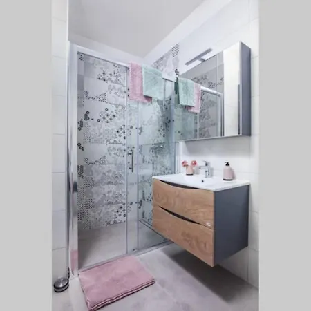 Modern With Balcony & Private Parking 5 Min From Amphitheater *