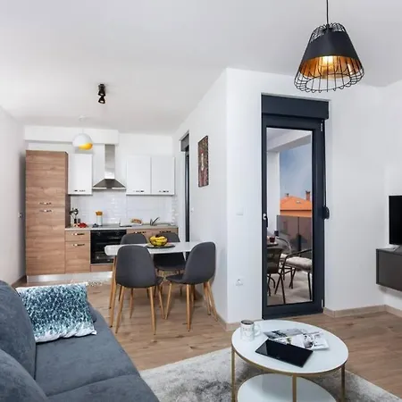 Apartment Modern With Balcony & Private Parking 5 Min From Amphitheater