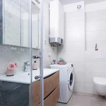 Apartment Modern With Balcony & Private Parking 5 Min From Amphitheater Pula
