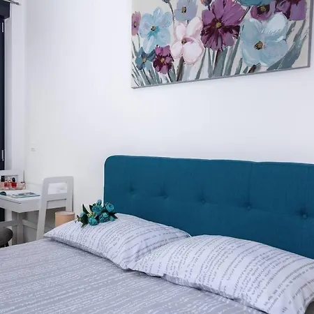 Modern With Balcony & Private Parking 5 Min From Amphitheater