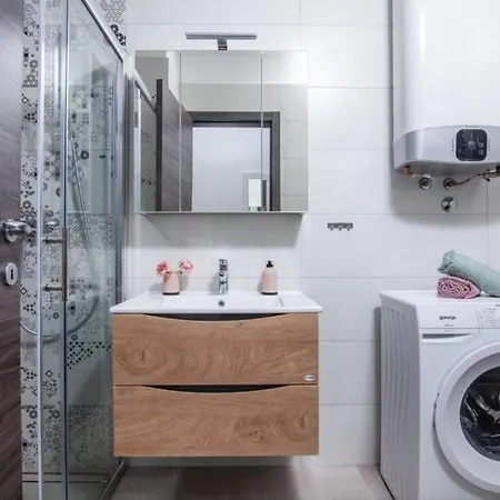 Appartement Modern With Balcony & Private Parking 5 Min From Amphitheater *