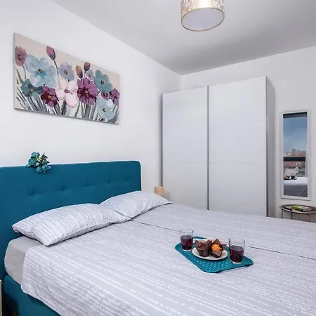 Modern With Balcony & Private Parking 5 Min From Amphitheater Appartement