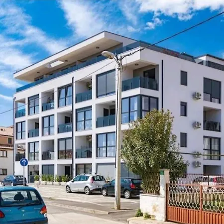 Modern With Balcony & Private Parking 5 Min From Amphitheater Appartement *